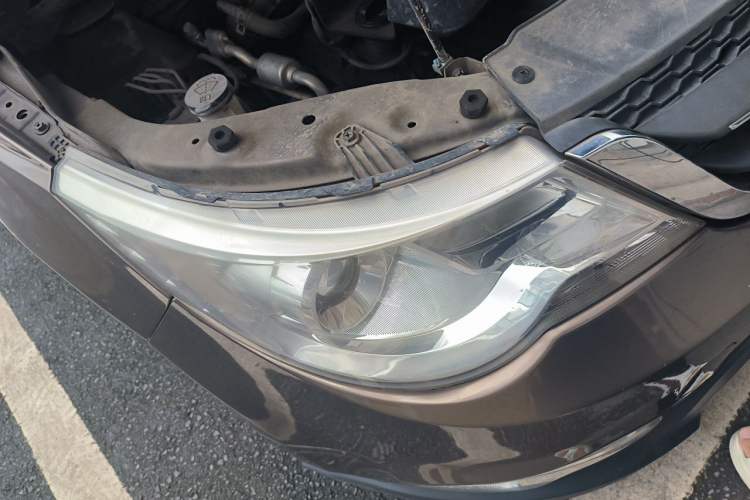 Used Baojun 730 2014 1.5L manual Comfort version 7 seats Right Front Headlight