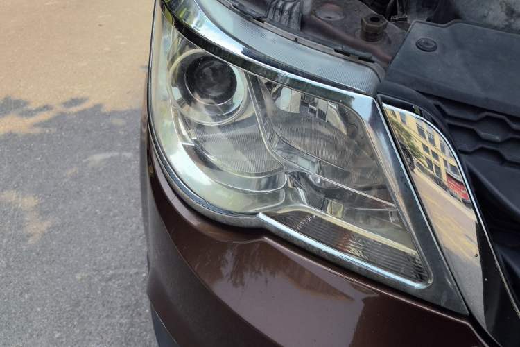 Used Baojun 730 2014 1.5L manual standard trim 7 seats Right Front Headlight