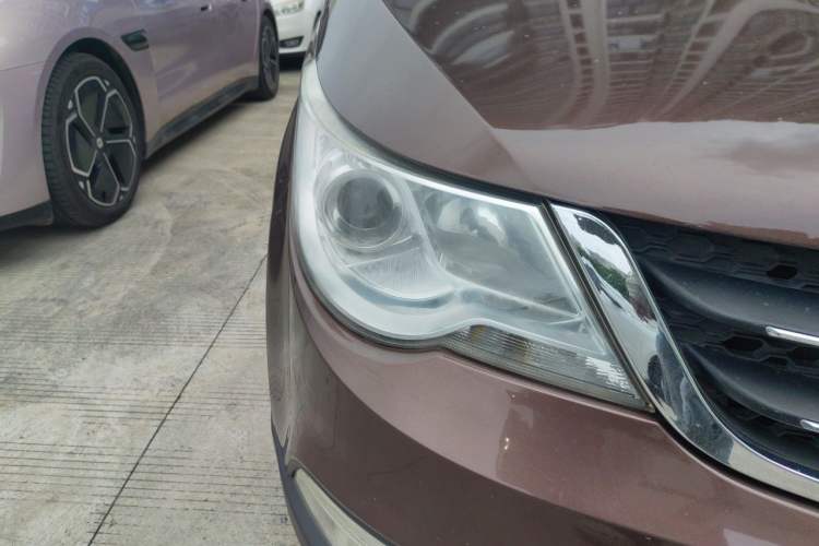 Used Baojun 730 2014 1.5L manual Comfort version 7 seats Right Front Headlight