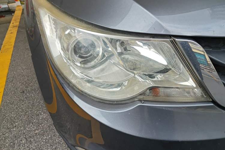 Used Baojun 730 2014 1.5L manual Comfort version 7 seats Right Front Headlight