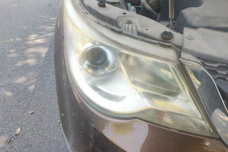 Used Baojun 730 2014 1.5L manual Comfort version 7 seats Right Front Headlight