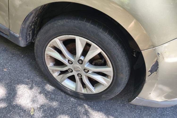 Used Baojun 730 2014 1.5L manual Comfort version 7 seats Right Front Wheel Hub
