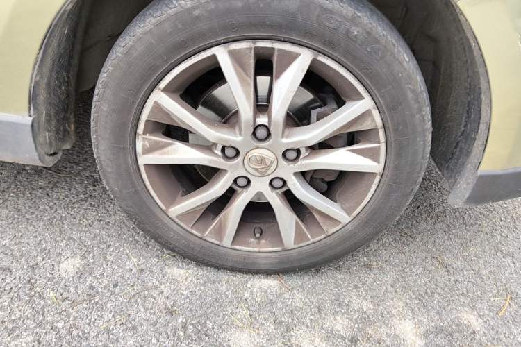 Used Baojun 730 2014 1.5L manual luxury trim 7 seats Right Front Wheel Hub