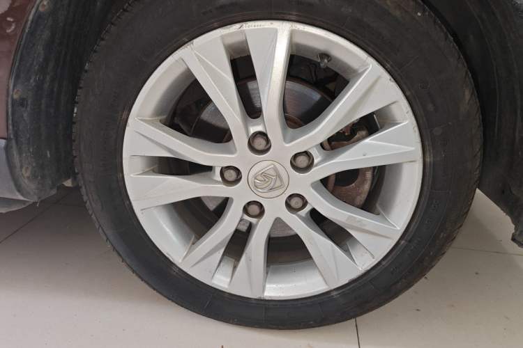 Used Baojun 730 2014 1.5L manual luxury trim 7 seats Right Front Wheel Hub