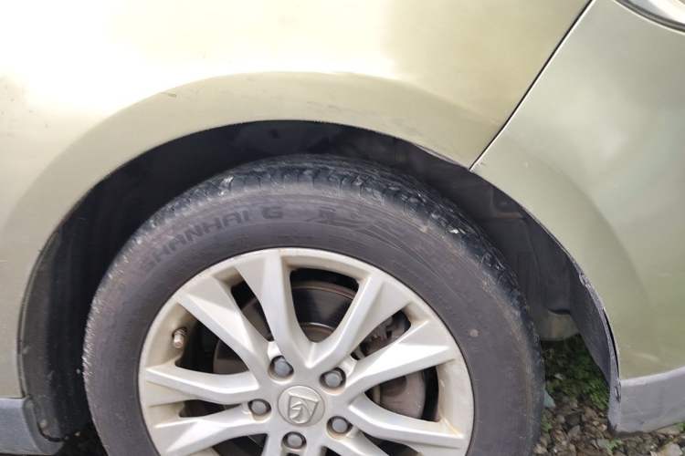 Used Baojun 730 2014 1.5L manual Comfort version 7 seats Right Front Wheel Hub