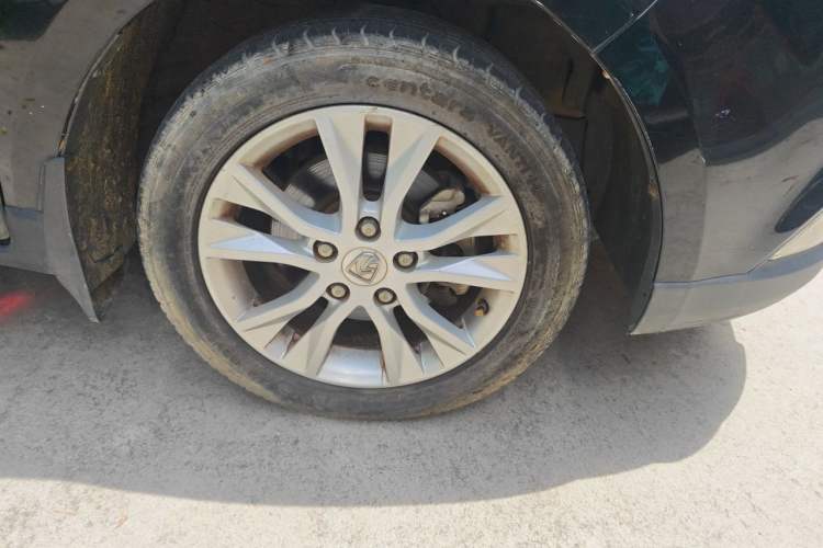 Used Baojun 730 2014 1.5L manual luxury trim 7 seats Right Front Wheel Hub