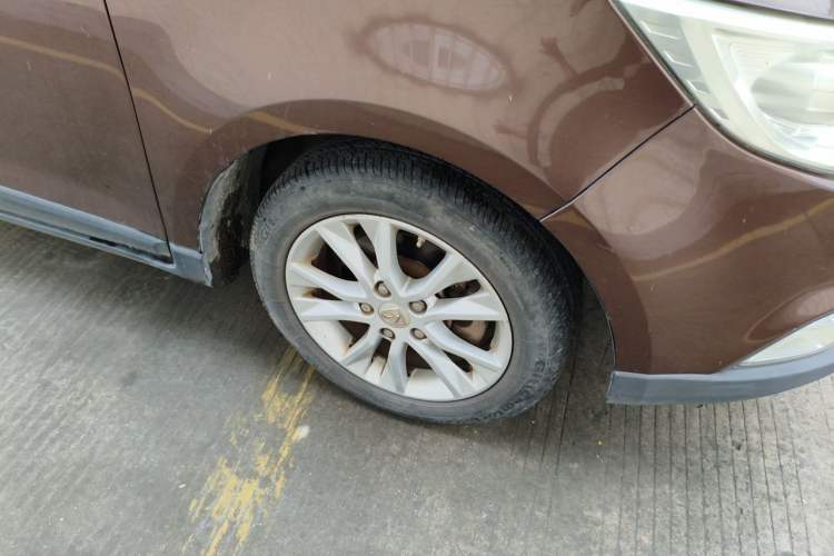 Used Baojun 730 2014 1.5L manual Comfort version 7 seats Right Front Wheel Hub