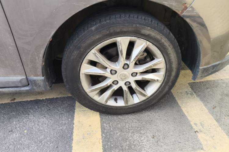 Used Baojun 730 2014 1.5L manual Comfort ESP version 7 seats Right Front Wheel Hub