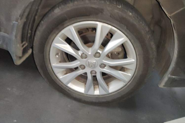 Used Baojun 730 2014 1.5L manual standard trim 7 seats Right Front Wheel Hub