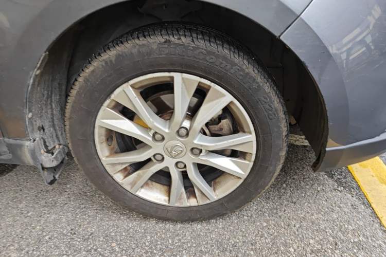 Used Baojun 730 2014 1.5L manual Comfort version 7 seats Right Front Wheel Hub
