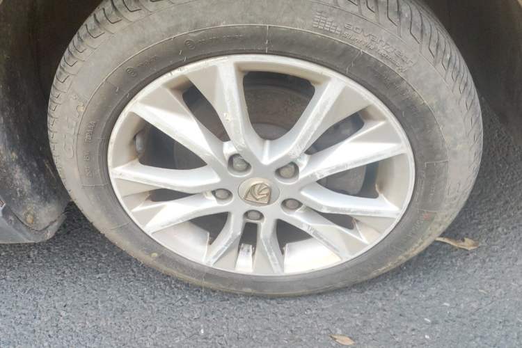 Used Baojun 730 2014 1.5L manual Comfort version 7 seats Right Front Wheel Hub
