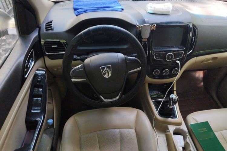 Used Baojun 730 2014 1.5L manual Comfort version 7 seats Steering Wheel