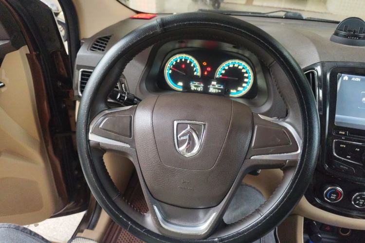Used Baojun 730 2014 1.5L manual Comfort ESP version 7 seats Steering Wheel