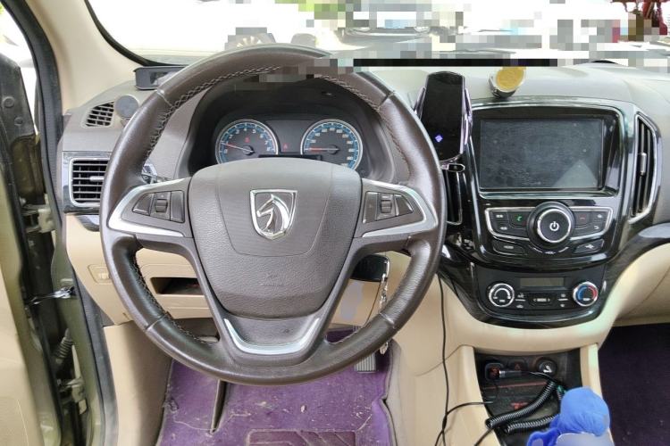 Used Baojun 730 2014 1.5L manual luxury trim 7 seats Steering Wheel