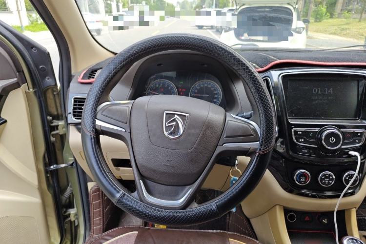 Used Baojun 730 2014 1.5L manual Comfort version 7 seats Steering Wheel