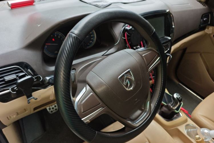 Used Baojun 730 2014 1.5L manual Comfort version 7 seats Steering Wheel