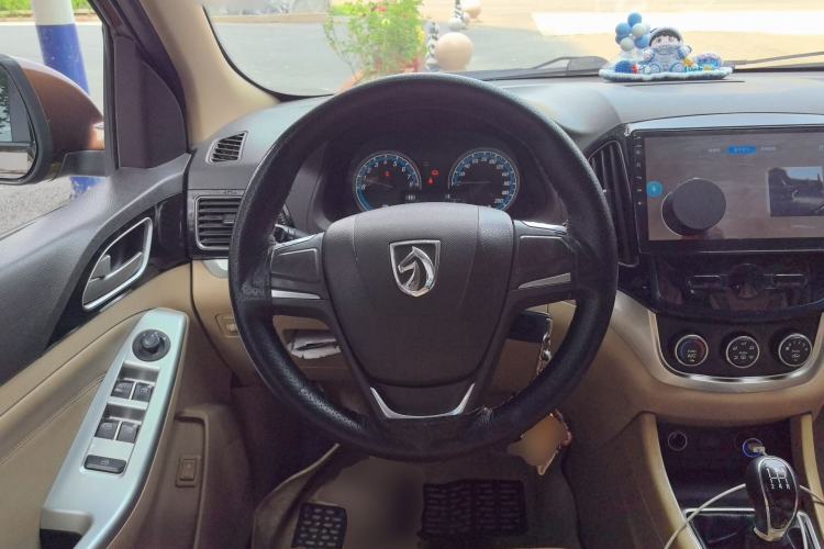 Used Baojun 730 2014 1.5L manual standard trim 7 seats Steering Wheel