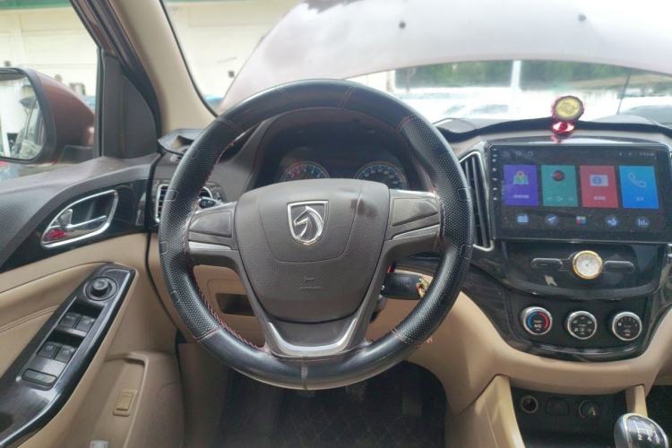 Used Baojun 730 2014 1.5L manual Comfort version 7 seats Steering Wheel