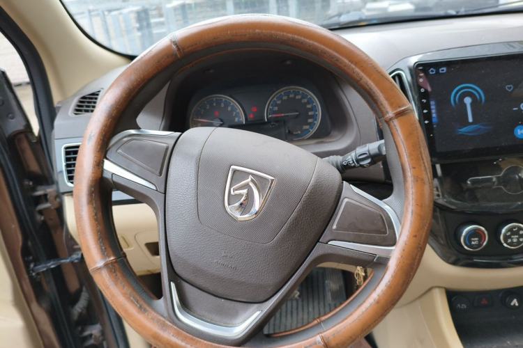 Used Baojun 730 2014 1.5L manual Comfort version 7 seats Steering Wheel