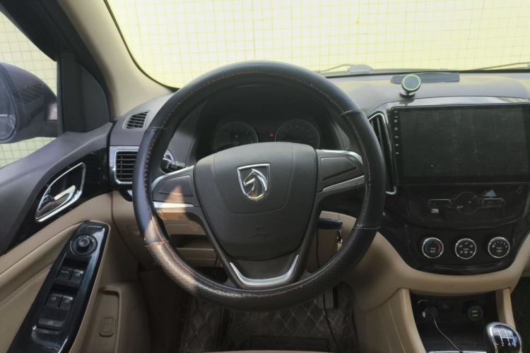 Used Baojun 730 2014 1.5L manual Comfort ESP version 7 seats Steering Wheel