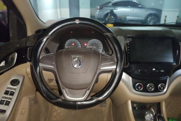 Used Baojun 730 2014 1.5L manual standard trim 7 seats Steering Wheel
