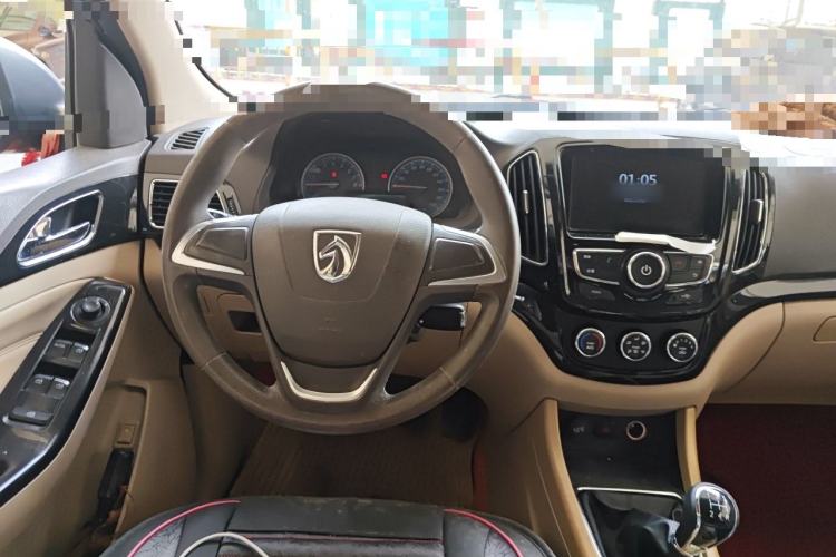 Used Baojun 730 2014 1.5L manual Comfort version 7 seats Steering Wheel