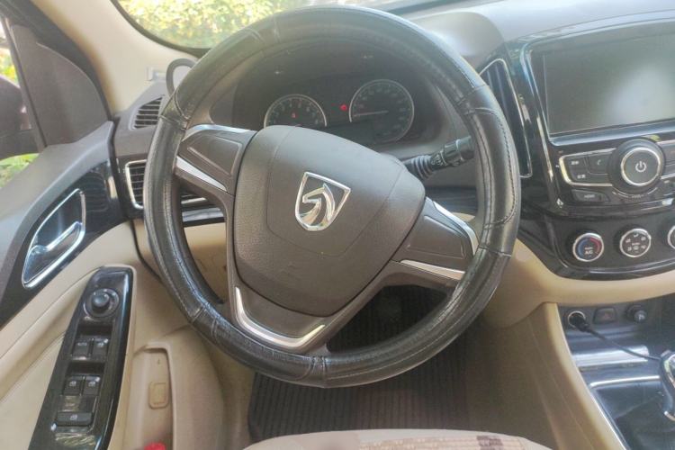 Used Baojun 730 2014 1.5L manual Comfort version 7 seats Steering Wheel