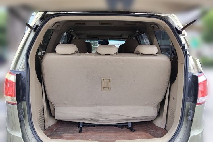 Used Baojun 730 2014 1.5L manual luxury trim 7 seats Trunk