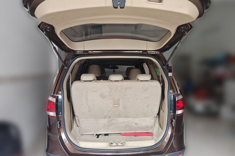 Used Baojun 730 2014 1.5L manual luxury trim 7 seats Trunk