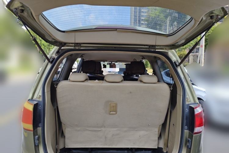 Used Baojun 730 2014 1.5L manual Comfort version 7 seats Trunk