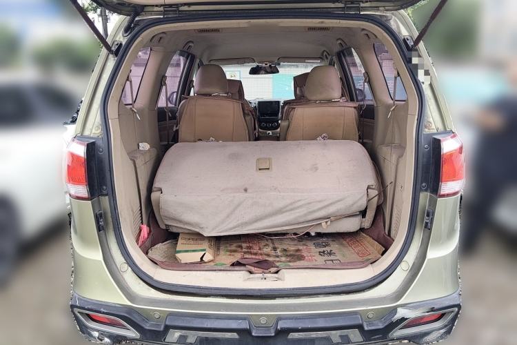 Used Baojun 730 2014 1.5L manual Comfort version 7 seats Trunk