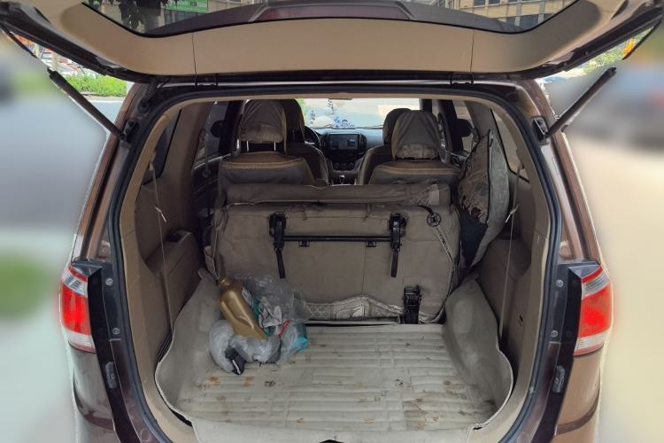 Used Baojun 730 2014 1.5L manual standard trim 7 seats Trunk