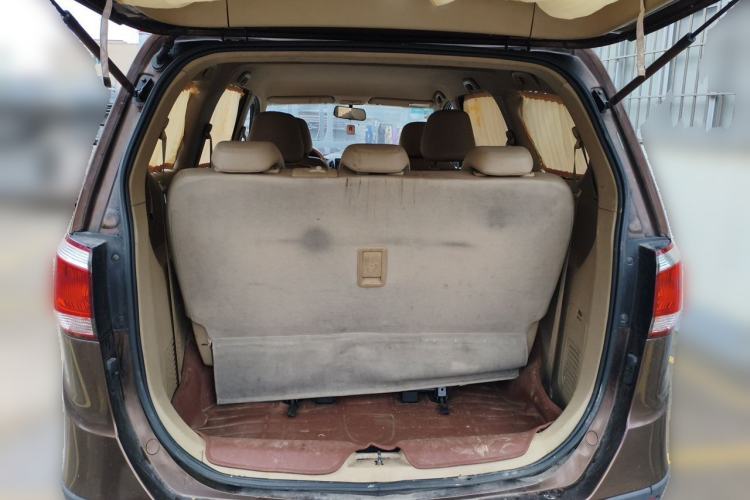 Used Baojun 730 2014 1.5L manual Comfort version 7 seats Trunk