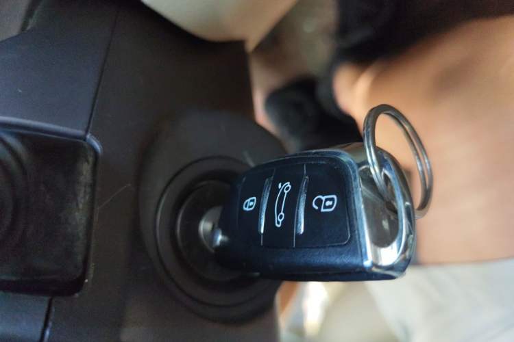 Used Baojun 730 2014 1.5L manual Comfort version 7 seats Vehicle Key