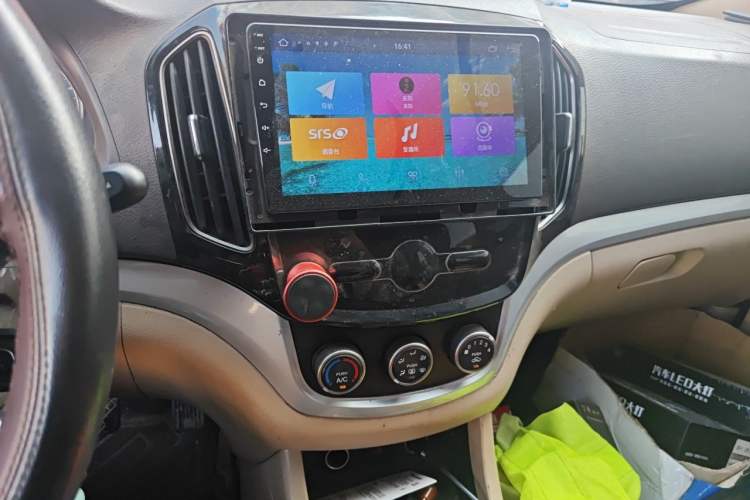 Used Baojun 730 2014 1.5L manual standard trim 7 seats Audio And AC Panel