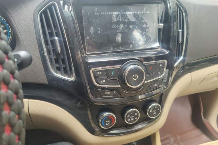 Used Baojun 730 2014 1.5L manual Comfort ESP version 7 seats Audio And AC Panel