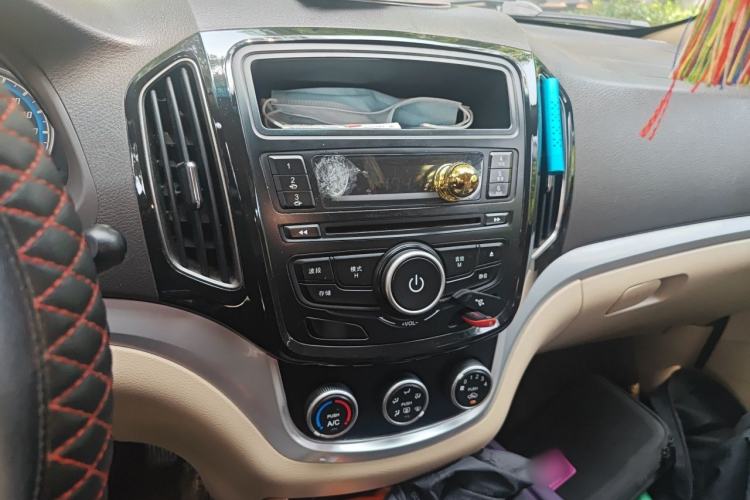 Used Baojun 730 2014 1.5L manual standard trim 7 seats Audio And AC Panel