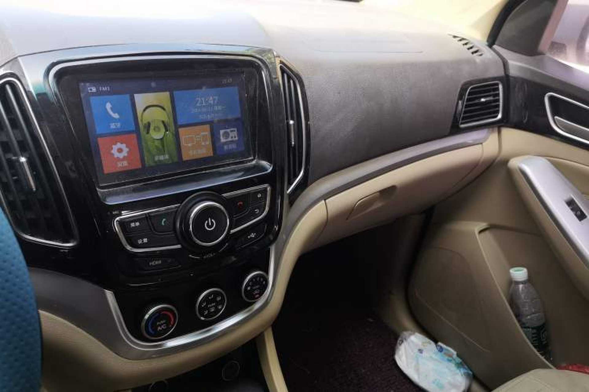 Used Baojun 730 2014 1.5L manual standard trim 7 seats Audio And AC Panel
