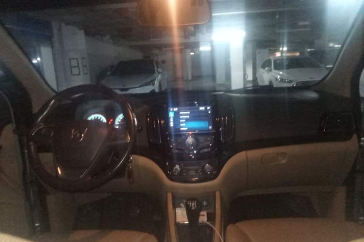 Used Baojun 730 2014 1.5L Manual Luxury Navigation ESP Version 7 Seats Center Console