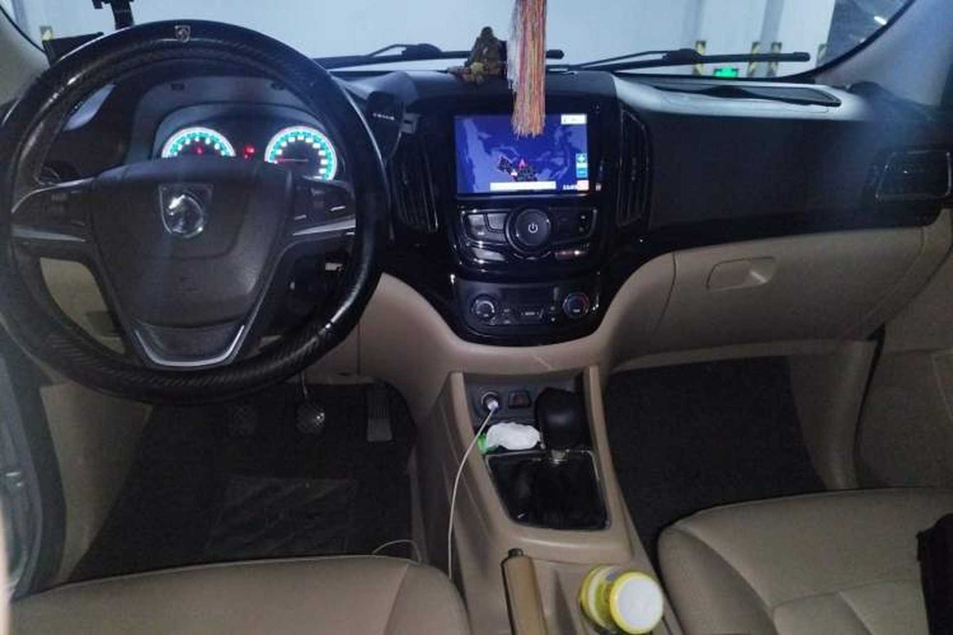 Used Baojun 730 2014 1.5L Manual Luxury Navigation ESP Version 7 Seats Center Console