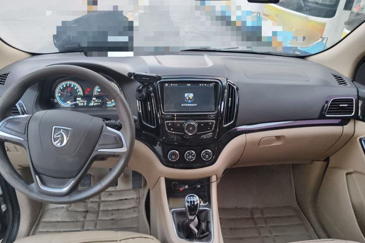 Used Baojun 730 2014 1.5L manual Comfort version 7 seats Center Console