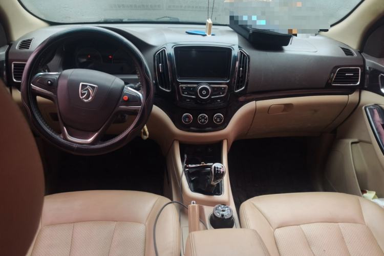 Used Baojun 730 2014 1.5L manual Comfort ESP version 7 seats Center Console