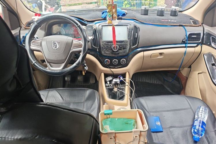 Used Baojun 730 2014 1.5L manual Comfort version 7 seats Center Console