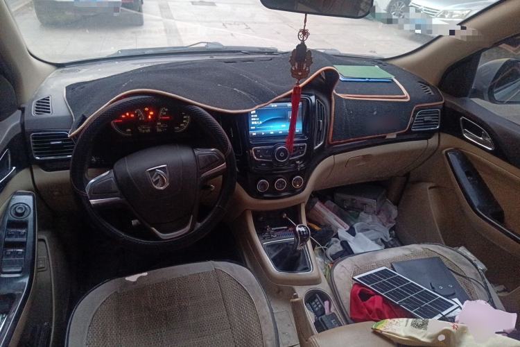 Used Baojun 730 2014 1.5L manual Comfort version 7 seats Center Console
