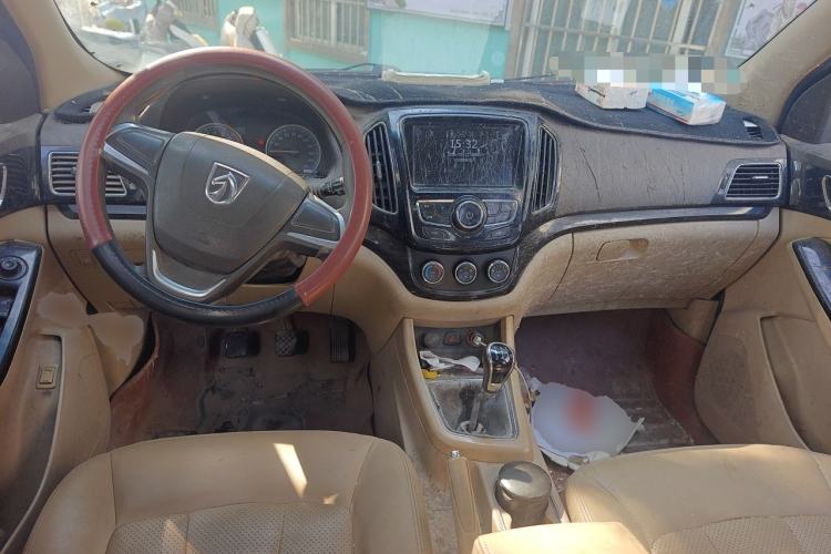 Used Baojun 730 2014 1.5L manual Comfort version 7 seats Center Console