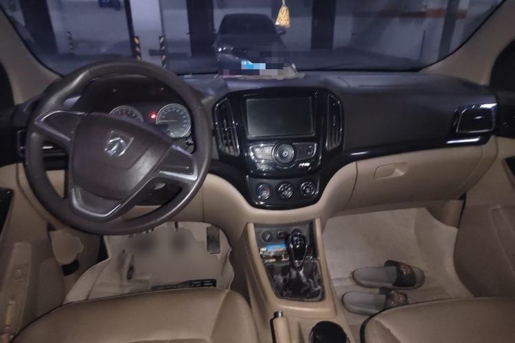Used Baojun 730 2014 1.5L manual Comfort ESP version 7 seats Center Console