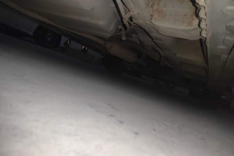 Used Baojun 730 2014 1.5L manual Comfort ESP version 7 seats Chassis Rear Right