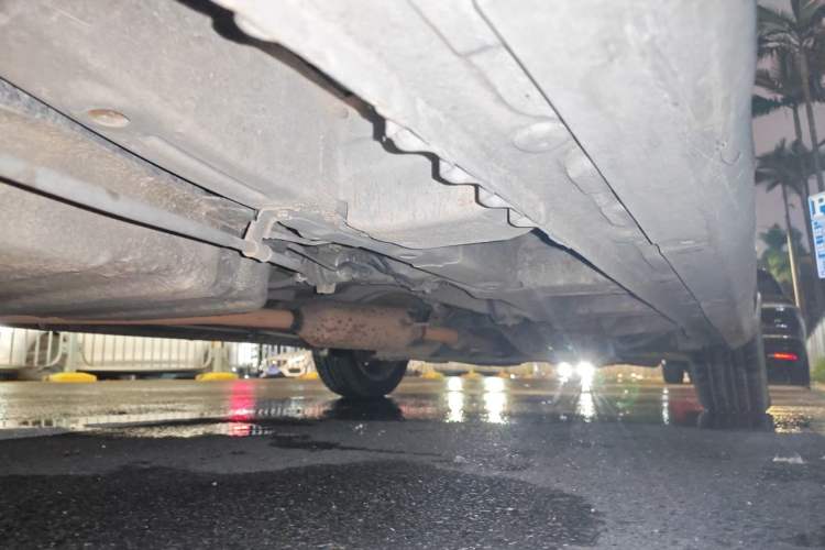 Used Baojun 730 2014 1.5L manual standard version 5 seats Chassis Rear Right