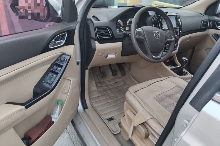 Used Baojun 730 2014 1.5L manual Comfort version 7 seats Driver Seat