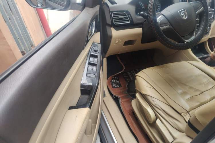 Used Baojun 730 2014 1.5L manual Comfort ESP version 7 seats Driver Seat